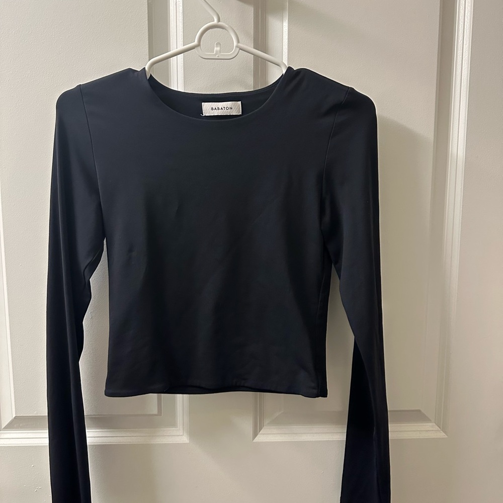 Aritzia - Contour Crew Longsleeve - M - great condition condition - black - crop